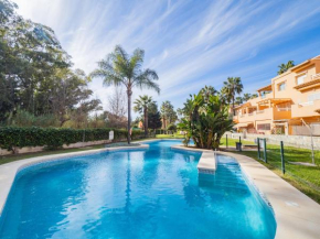 Cubo's Cabopino Beach Marbella Apartment